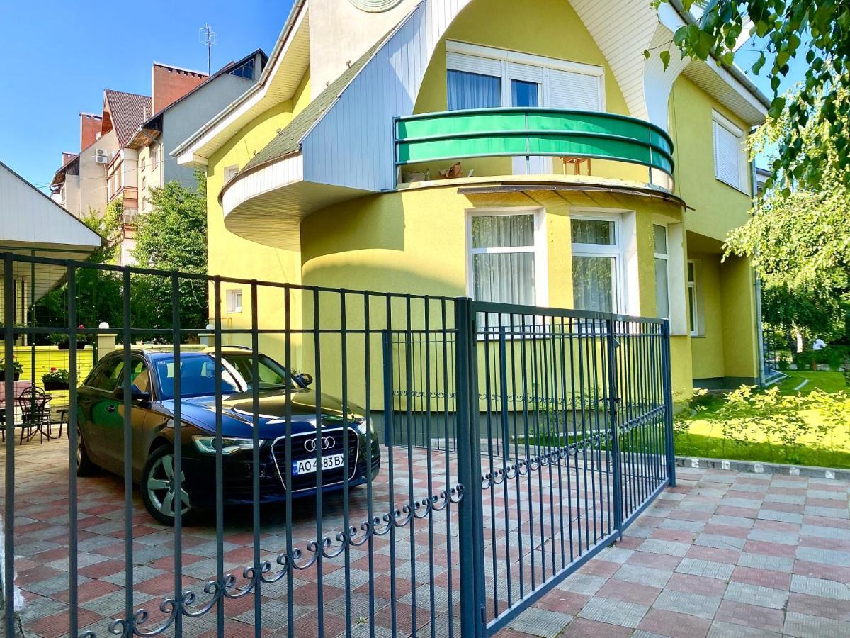 Авіа Apartment Ujhorod Exterior foto