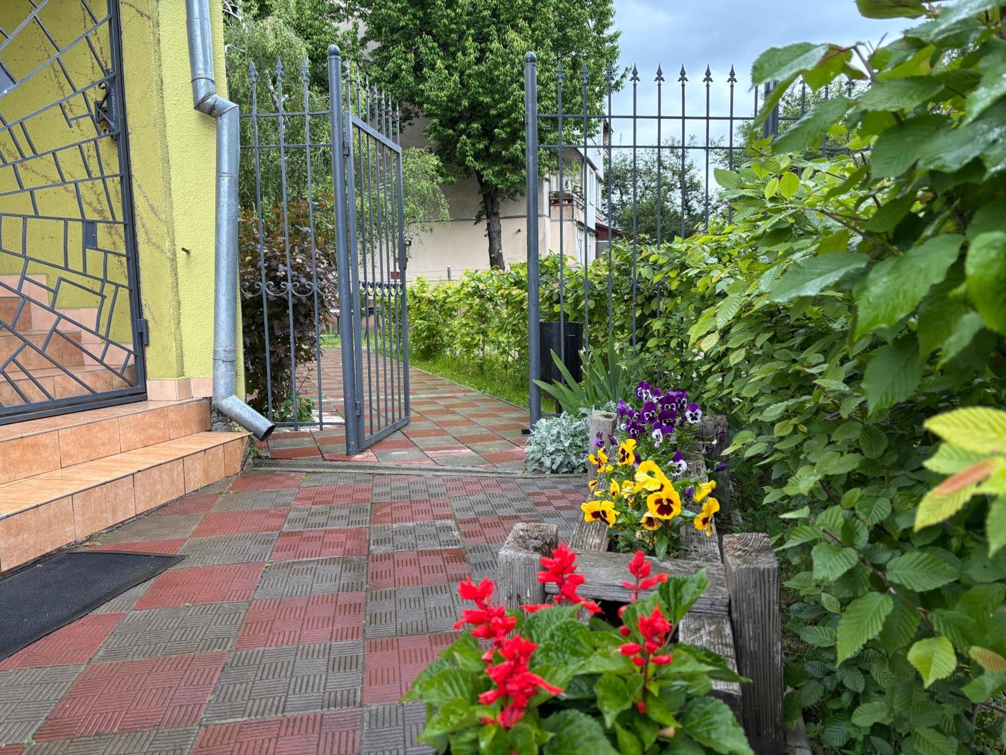 Авіа Apartment Ujhorod Exterior foto